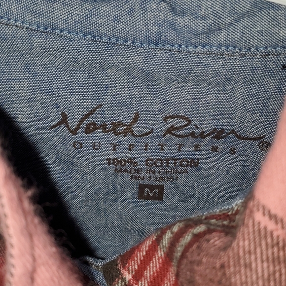 Pink woman's flannel - Picture 2 of 4